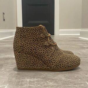Women’s TOMS Ankle Wedge Cheetah Print Booties Size 6.5 Excellent Condition